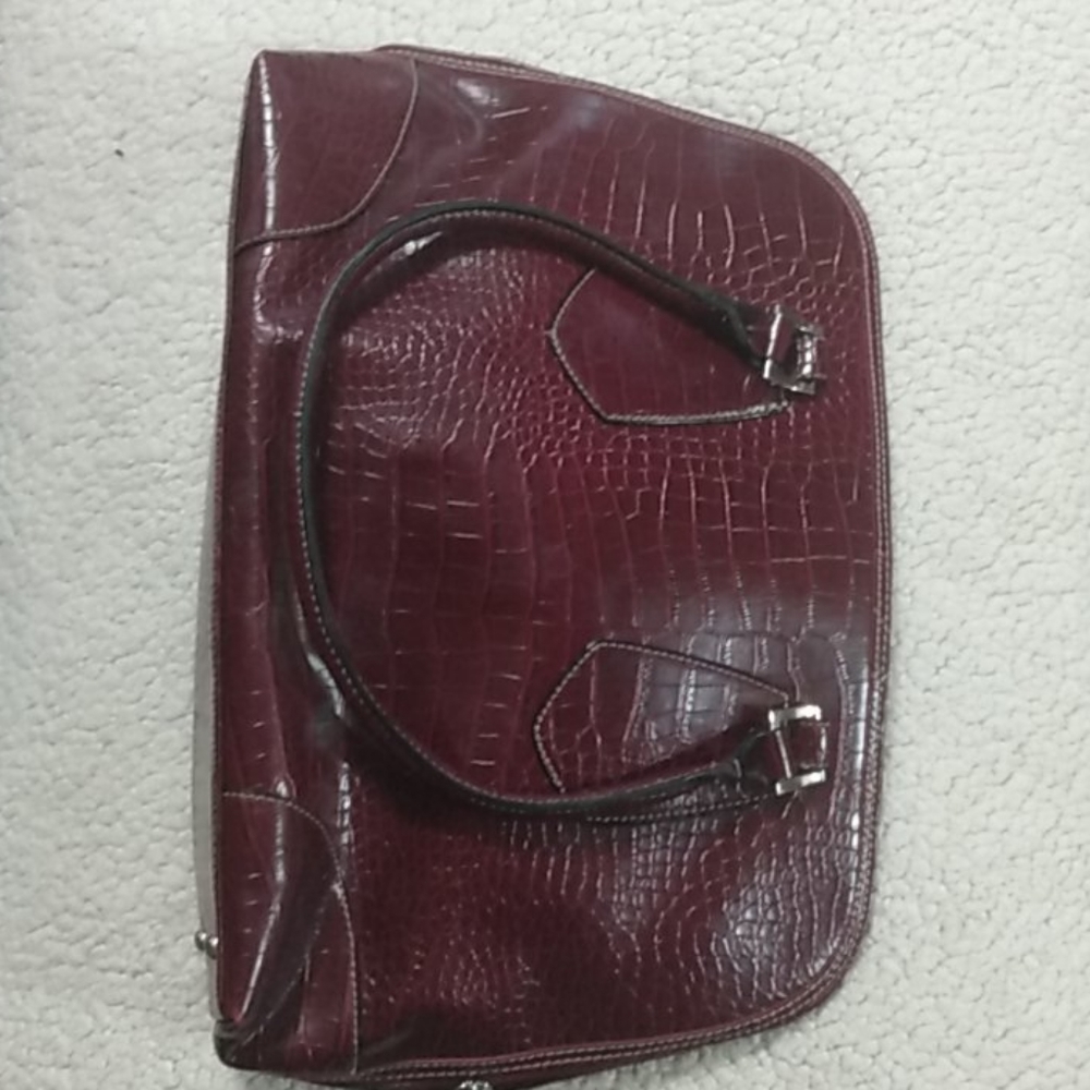 Laptop business tote can't remember the brand